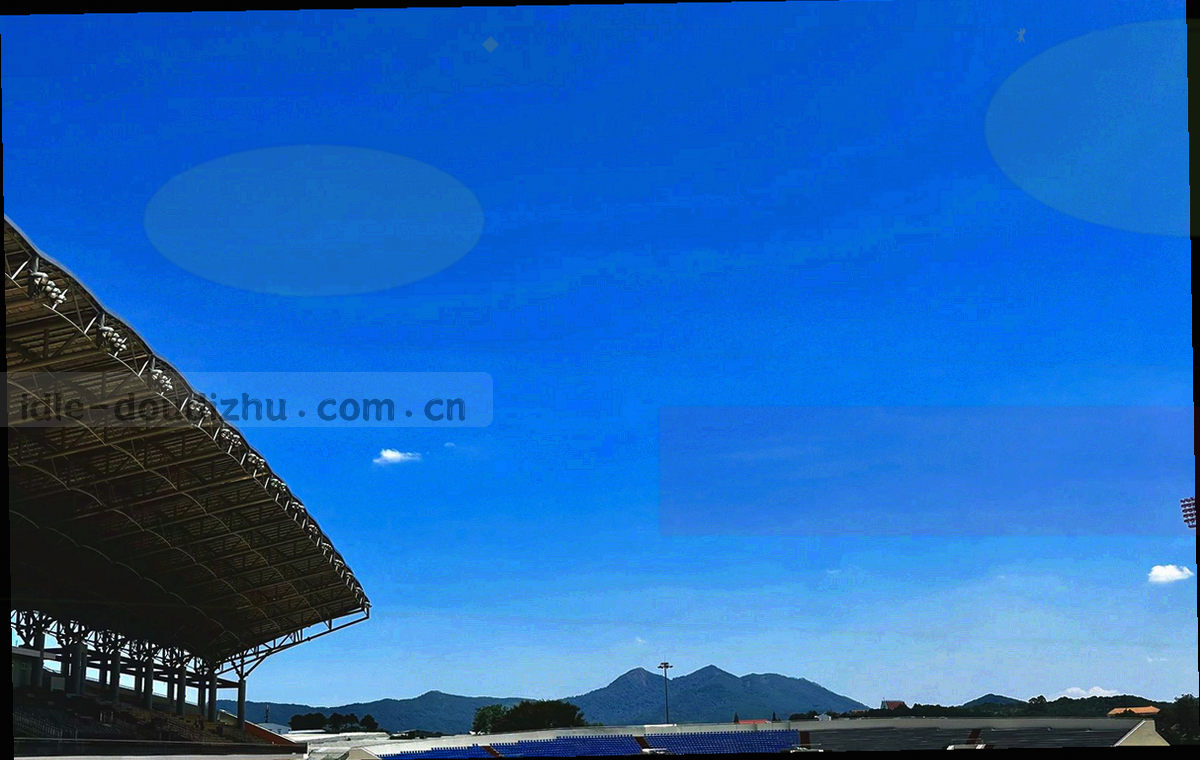 三张手机界面并排，分别呈现休闲场大厅、计时场倒计时牌桌与赛季场进度页